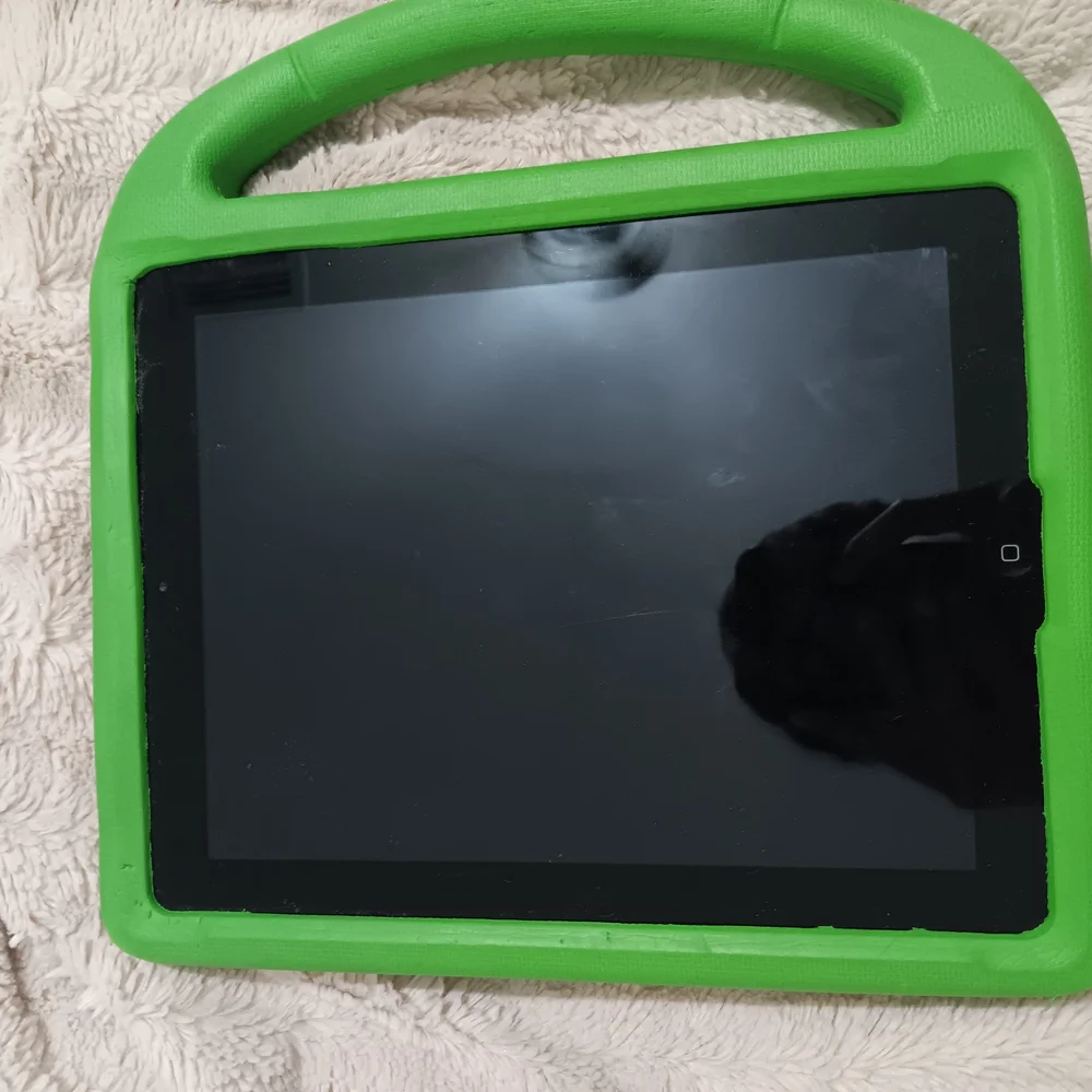 iPad Mini 2 16gb charger included